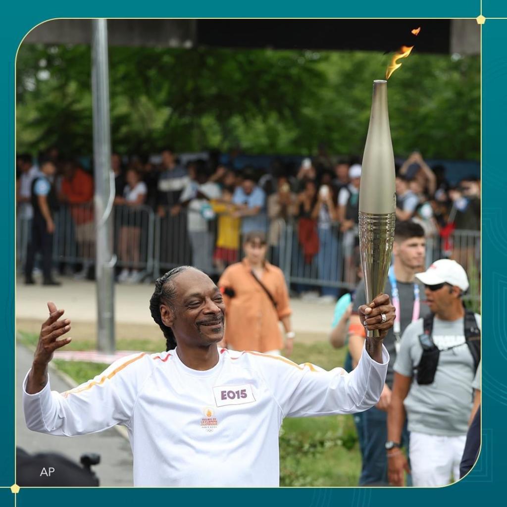 Snoop Dogg carries the Olympic torch at the 2024 Summer Olympics in Saint-Denis, outside Paris, France.

#Olympics  #Paris2024 
https://www.voanews.com/a/french-train-lines-hit-by-malicious-acts-ahead-of-olympics-rail-company-says/7713748.html