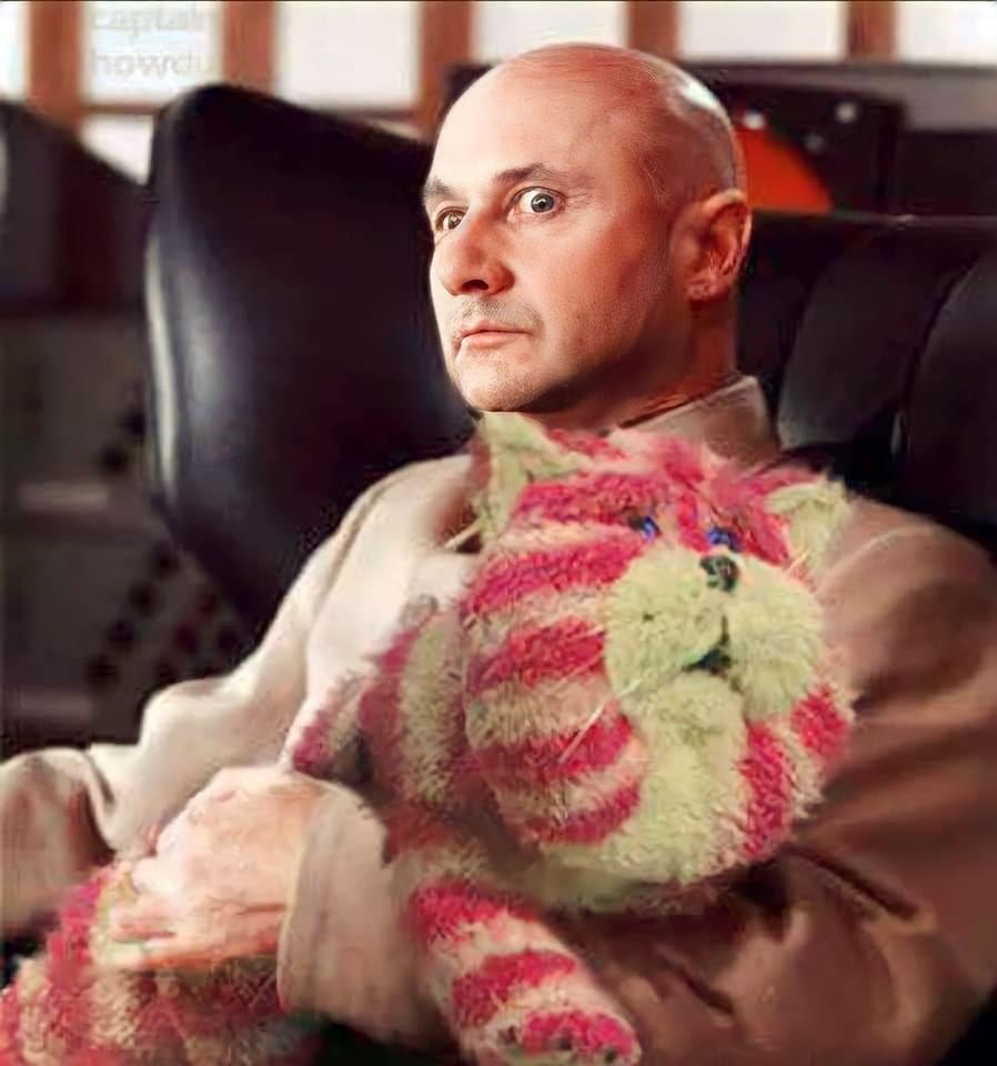 ?Donald Pleasence as Ernst Stavro Blofeld with bagpuss