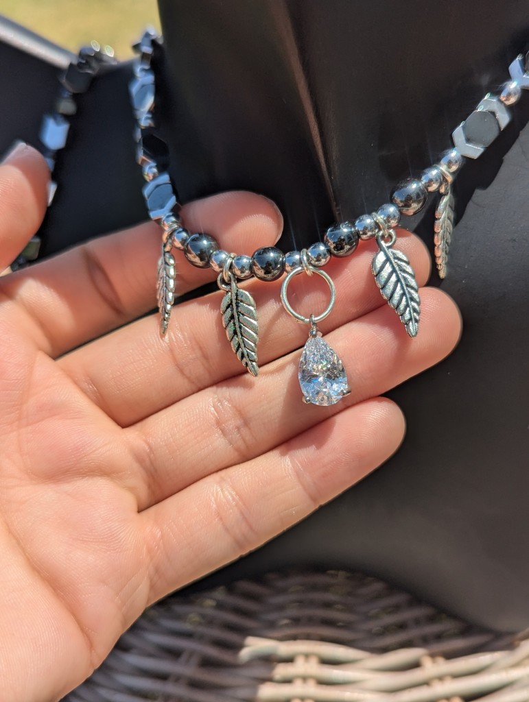 handmade neckalce with 4 metallic silvery feather pendants and a zircon drop shimmering white pendant
beaded neckalce with hematite styled beads and silver arrow beads