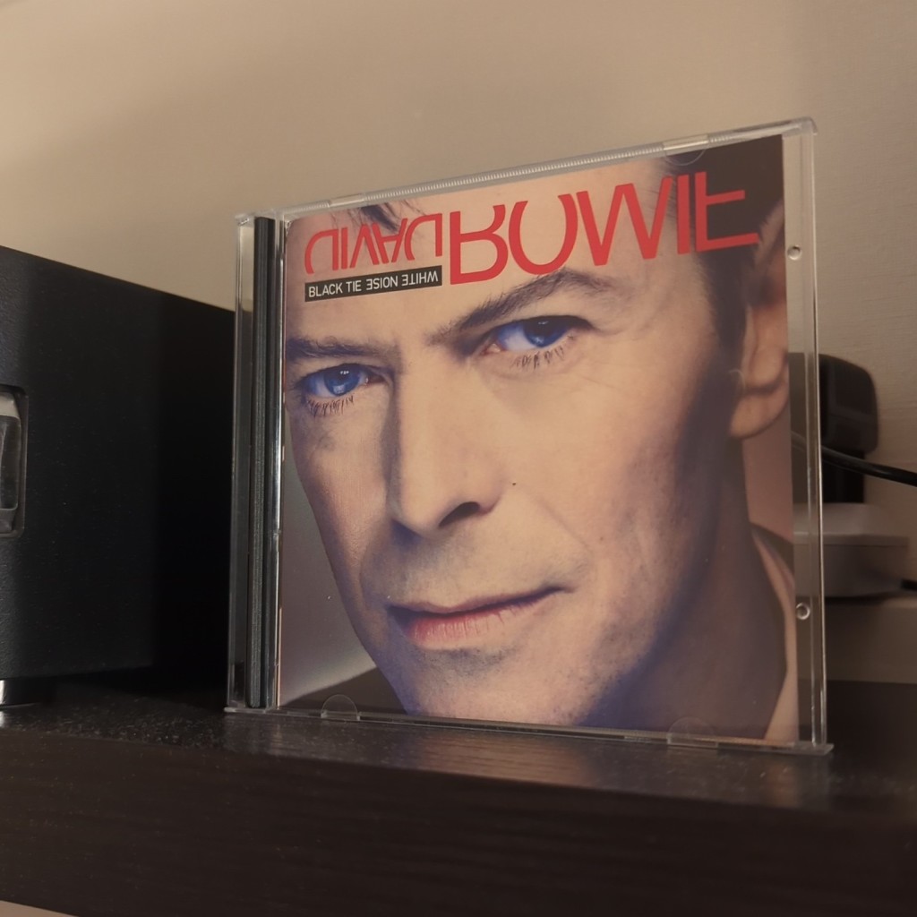 CD de David Bowie «Black Tie White Noise»