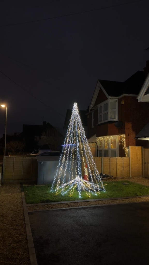 Someone has cut 3 wires on my Christmas decs, This is why we can’t have nice things.