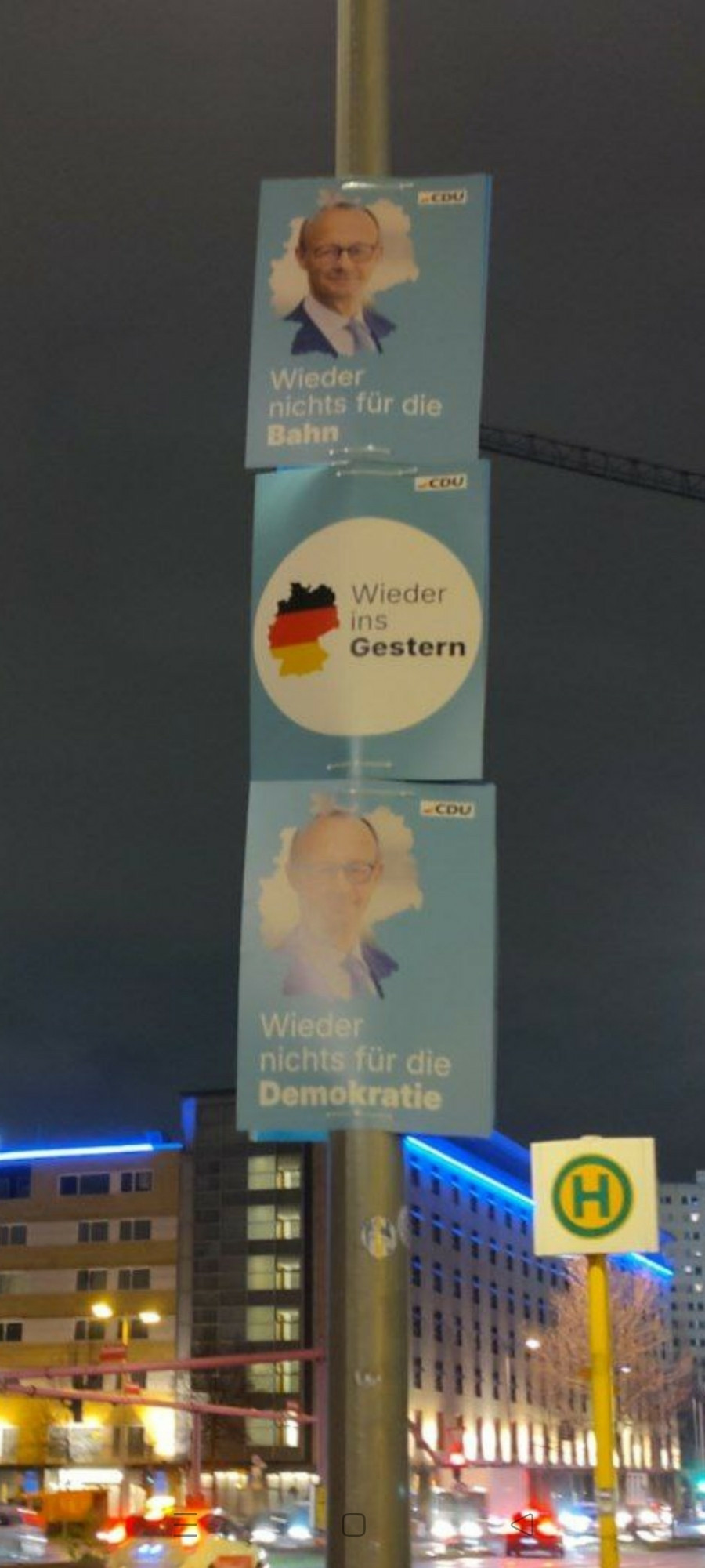 Verschiedene cdu-plakate, wieder ins gestern/wieder nichts für die Demokratie/wieder nichts für die Bahn