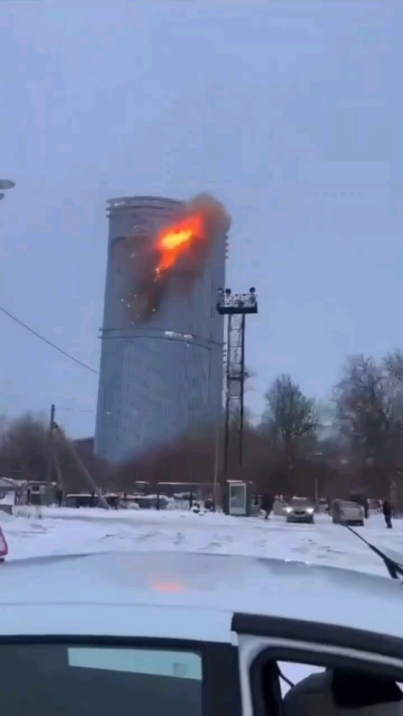 Ukrainian drones targeted a Russian powder factory in the Russian city of Kazan but due to enemy EW it hit a residential building complex. December 21, 2024 [Additional footage]