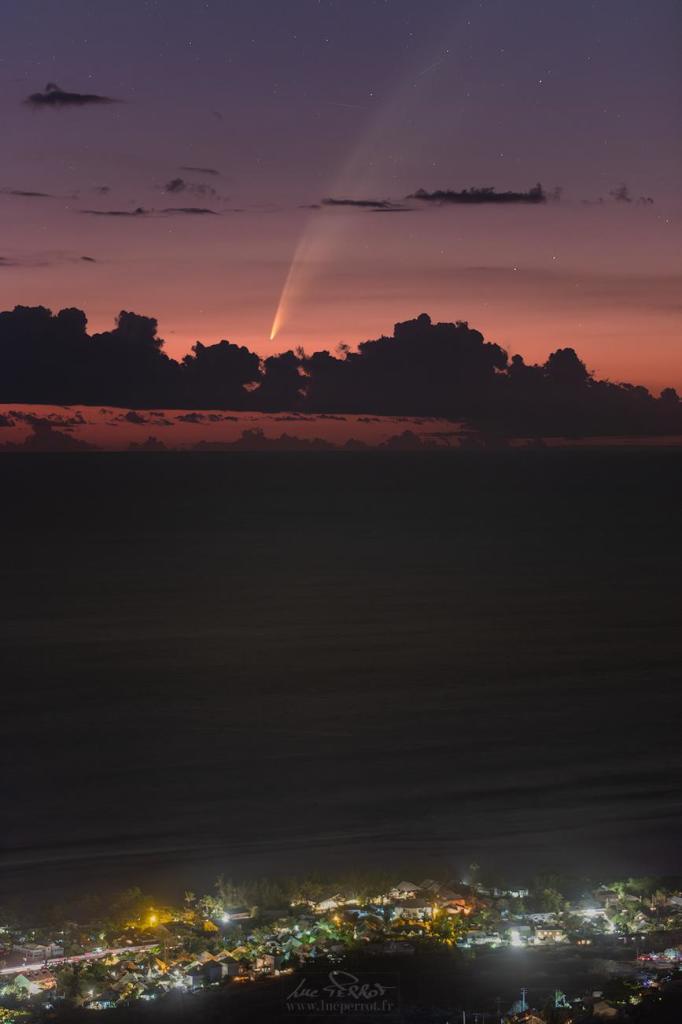 Image of comet from tweet by Luc Perrot @LucPerrot_Photo
Comet C/2024 G3 – ATLAS
Evening capture (01/19/25) from the western heights.
It is truly spectacular and still visible to the naked eye (but probably not for much longer)!

https://x.com/LucPerrot_Photo/status/1881038893686096359