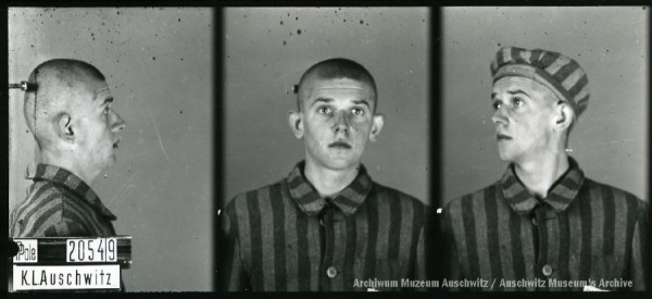 A mugshot registration photograph from Auschwitz. A man with a shaved head wearing a striped uniform photographed in three positions (profile and front with bare head and a photo with a slightly turned head with a hat on). The prisoner number is visible on a marking board on the left.
