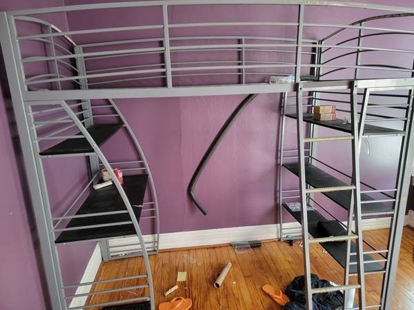 🌐 📍 NORTHAMPTON: Bunk Bed. Metal Bunk bed in very good condition.  FREE! Just pick it up