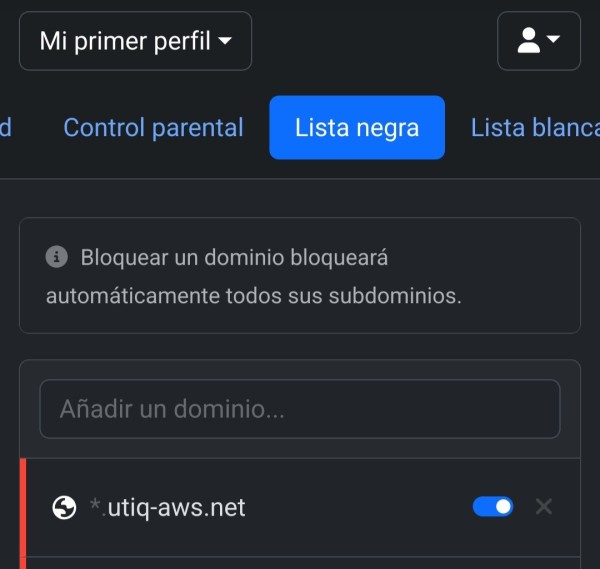 Pantallazo de la configuración de NextDNS donde se ve el dominio.*.utiq-aws.net bloqueado 