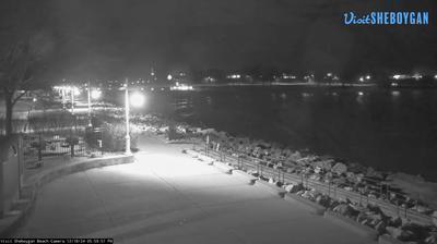 Rotating view of Sheboygan Beach near the Lighthouse Landbridge on Lake Michigan. // Image captured at: 2024-12-19 00:00:38 UTC (about 2 min. prior to this post) // Current Temp in Sheboygan: 27.07 F | -2.74 C // Precip: overcast clouds // Wind: NW at 4.608 mph | 7.41 kph // Humidity: 62%