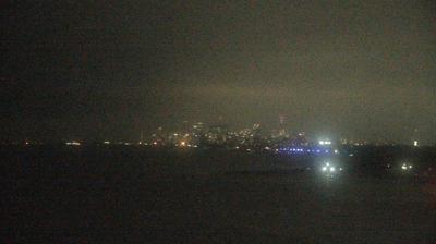 View of the Chicago skyline in the distance looking south from Evanston, IL. // Image captured at: 2024-12-19 03:14:29 UTC (about 18 min. prior to this post) // Current Temp in Evanston: 26.82 F | -2.88 C // Precip: clear sky // Wind: NNW at 2.997 mph | 4.82 kph // Humidity: 69%