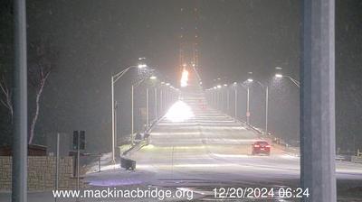 Southwestern view of the Mackinac Bridge traversing the Straits of Mackinac. // Image captured at: 2024-12-20 11:24:36 UTC (about 8 min. prior to this post) // Current Temp in St. Ignace: 20.36 F | -6.47 C // Precip: light snow // Wind: NE at 16.106 mph | 25.9 kph // Humidity: 95%