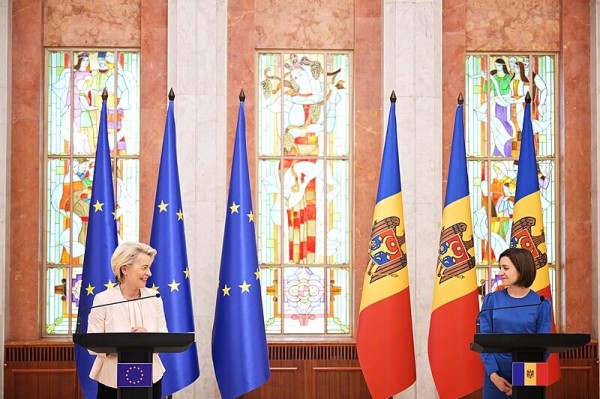 Ursula von der Leyen (L), President of the European Commission, and Maia Sandu (R), President of Moldova, on 1 June 2023 (photo credit: Dati Bendo/European Commission via Wikimedia Commons)