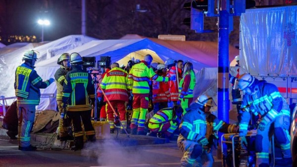 Germania, attentato al mercatino di Natale di Magdeburgo: auto contro la folla, «almeno 2 morti e 60 feriti». Arrestato un saudita