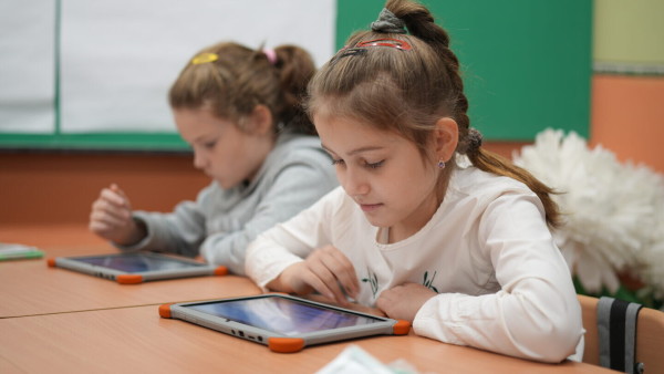 Technology is transforming education in Moldova   – UNHCR Moldova