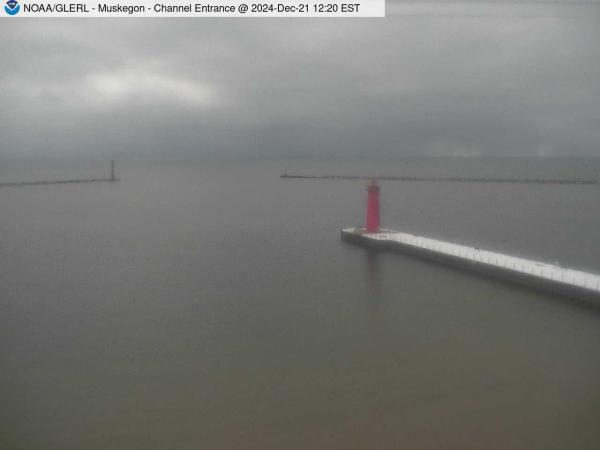 View of Muskegon breakwater in the distance, and the red South Lighthouse defining the entrance of the Muskegon Channel in the foreground. // Image captured at: 2024-12-21 17:20:01 UTC (about 13 min. prior to this post) // Current Temp in Muskegon: 26.17 F | -3.24 C // Precip: overcast clouds // Wind: N at 6.912 mph | 11.12 kph // Humidity: 63%