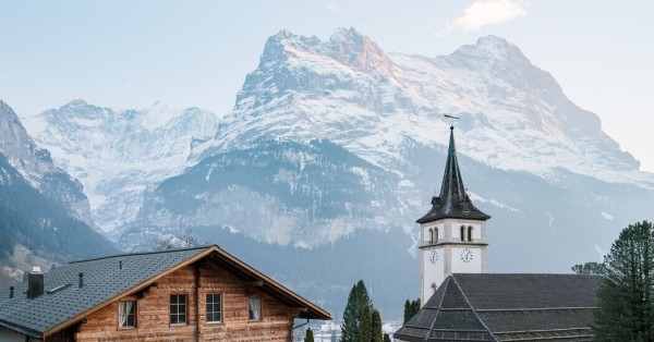 Hätt mir auch nie gedacht dass Lech als "Budget Destination" fürn Schiurlaub beworben wird...