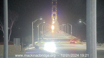 Southwestern view of the Mackinac Bridge traversing the Straits of Mackinac. // Image captured at: 2024-12-22 00:21:26 UTC (about 12 min. prior to this post) // Current Temp in St. Ignace: 7.33 F | -13.71 C // Precip: scattered clouds // Wind: NNW at 4.608 mph | 7.41 kph // Humidity: 72%