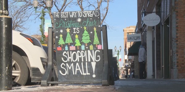 Downtown businesses hoping for bump during final weekend before Christmas