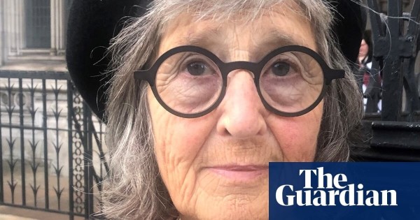 Elderly activist to spend Christmas in prison because tag does not fit