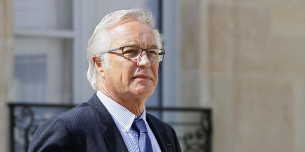 François Rebsamen se dit prêt à « s’engager » ; un gouvernement attendu « avant Noël »