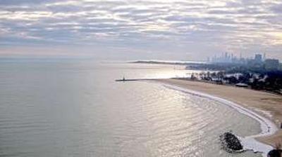 Webcam perched high overlooking Edgewater Beach in Evanston. Chicago skyline visible in the distance. // Image captured at: 2024-12-22 16:18:43 UTC (about 14 min. prior to this post) // Current Temp in Evanston: 28.44 F | -1.98 C // Precip: broken clouds // Wind: SSW at 4.004 mph | 6.44 kph // Humidity: 71%