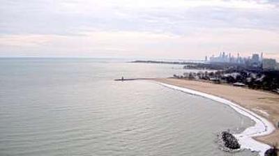 Webcam perched high overlooking Edgewater Beach in Evanston. Chicago skyline visible in the distance. // Image captured at: 2024-12-22 19:18:54 UTC (about 14 min. prior to this post) // Current Temp in Evanston: 32.41 F | .23 C // Precip: overcast clouds // Wind: S at 5.995 mph | 9.64 kph // Humidity: 69%