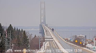 Northeastern view of the Mackinac Bridge traversing the Straits of Mackinac. // Image captured at: 2024-12-23 18:58:35 UTC (about 4 min. prior to this post) // Current Temp in Mackinaw City: 29.34 F | -1.48 C // Precip: snow // Wind: S at 9.686 mph | 15.58 kph // Humidity: 99%