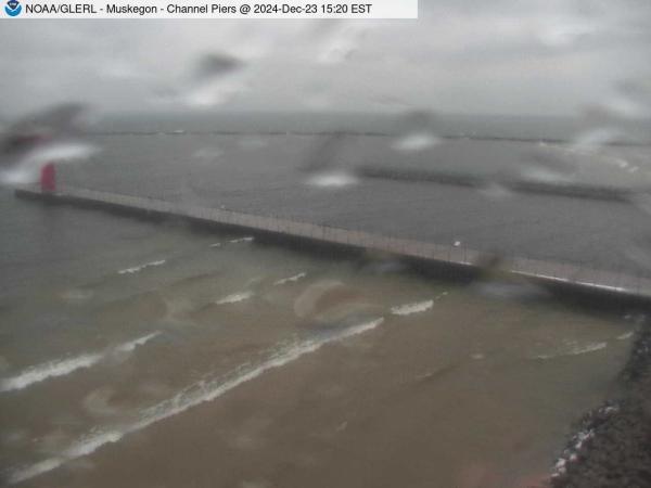 View of Muskegon Channel piers jutting out into Lake Michigan. // Image captured at: 2024-12-23 20:20:01 UTC (about 13 min. prior to this post) // Current Temp in Muskegon: 37.74 F | 3.19 C // Precip: light rain // Wind: SW at 11.498 mph | 18.50 kph // Humidity: 90%