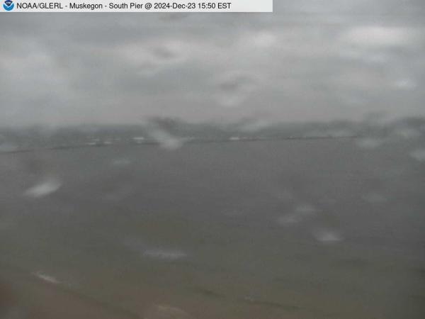 Wide view of the Muskegon channel southern breakwater stretching into Lake Michigan. // Image captured at: 2024-12-23 20:50:01 UTC (about 13 min. prior to this post) // Current Temp in Muskegon: 37.47 F | 3.04 C // Precip: overcast clouds // Wind: SW at 11.498 mph | 18.50 kph // Humidity: 90%