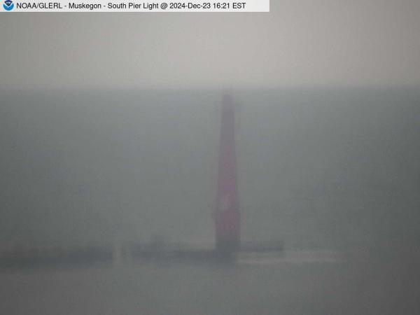 Telescopic view of the Muskegon Channel south Lighthouse. // Image captured at: 2024-12-23 21:21:01 UTC (about 12 min. prior to this post) // Current Temp in Muskegon: 37.47 F | 3.04 C // Precip: mist // Wind: SW at 8.053 mph | 12.9 kph // Humidity: 90%