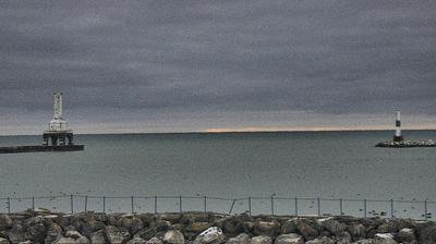 One of various views of Lake Michigan from the Port Washington Harbor. // Image captured at: 2024-12-24 13:00:46 UTC (about 4 min. prior to this post) // Current Temp in Port Washington: 27.23 F | -2.65 C // Precip: scattered clouds // Wind: NNW at 6.822 mph | 10.98 kph // Humidity: 95%