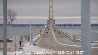 Southwestern view of the Mackinac Bridge traversing the Straits of Mackinac. // Image captured at: 2024-12-24 18:27:55 UTC (about 5 min. prior to this post) // Current Temp in St. Ignace: 27.29 F | -2.62 C // Precip: clear sky // Wind: ENE at 2.214 mph | 3.56 kph // Humidity: 97%