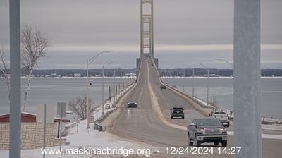 Southwestern view of the Mackinac Bridge traversing the Straits of Mackinac. // Image captured at: 2024-12-24 19:28:13 UTC (about 4 min. prior to this post) // Current Temp in St. Ignace: 27.29 F | -2.62 C // Precip: clear sky // Wind: ENE at 2.796 mph | 4.50 kph // Humidity: 98%