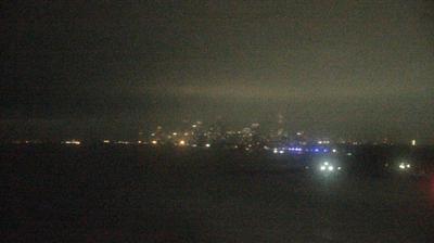 View of the Chicago skyline in the distance looking south from Evanston, IL. // Image captured at: 2024-12-25 02:22:05 UTC (about 11 min. prior to this post) // Current Temp in Evanston: 33.44 F | .80 C // Precip: few clouds // Wind: NW at 1.006 mph | 1.62 kph // Humidity: 82%