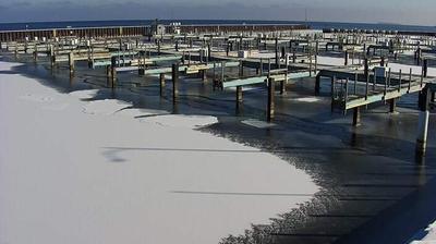 Rotating view around Menominee Marina on Lake Michigan. // Image captured at: 2024-12-25 18:50:41 UTC (about 12 min. prior to this post) // Current Temp in Menominee: 26.71 F | -2.94 C // Precip: few clouds // Wind: N at 4.608 mph | 7.41 kph // Humidity: 86%