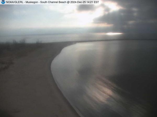 View above South Channel Beach in Muskegon as it meets Lake Michigan. // Image captured at: 2024-12-25 19:21:01 UTC (about 12 min. prior to this post) // Current Temp in Muskegon: 38.44 F | 3.58 C // Precip: overcast clouds // Wind: ENE at 5.010 mph | 8.06 kph // Humidity: 62%