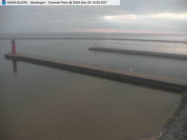 View of Muskegon Channel piers jutting out into Lake Michigan. // Image captured at: 2024-12-25 21:50:01 UTC (about 13 min. prior to this post) // Current Temp in Muskegon: 36.89 F | 2.72 C // Precip: broken clouds // Wind: SE at 8.008 mph | 12.88 kph // Humidity: 68%