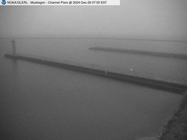 View of Muskegon Channel piers jutting out into Lake Michigan. // Image captured at: 2024-12-26 12:50:01 UTC (about 13 min. prior to this post) // Current Temp in Muskegon: 35.45 F | 1.92 C // Precip: mist // Wind: ESE at 6.912 mph | 11.12 kph // Humidity: 95%