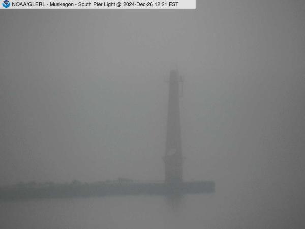 Telescopic view of the Muskegon Channel south Lighthouse. // Image captured at: 2024-12-26 17:21:01 UTC (about 12 min. prior to this post) // Current Temp in Muskegon: 42.11 F | 5.62 C // Precip: mist // Wind: SE at 9.216 mph | 14.83 kph // Humidity: 93%