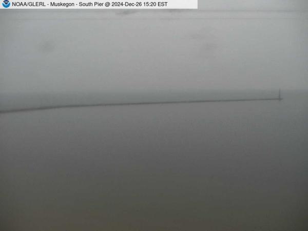 Wide view of the Muskegon channel southern breakwater stretching into Lake Michigan. // Image captured at: 2024-12-26 20:20:01 UTC (about 13 min. prior to this post) // Current Temp in Muskegon: 43.95 F | 6.64 C // Precip: mist // Wind: ESE at 11.498 mph | 18.50 kph // Humidity: 93%