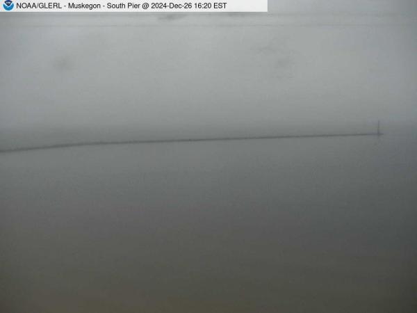 Wide view of the Muskegon channel southern breakwater stretching into Lake Michigan. // Image captured at: 2024-12-26 21:20:01 UTC (about 13 min. prior to this post) // Current Temp in Muskegon: 44.22 F | 6.79 C // Precip: mist // Wind: ESE at 10.357 mph | 16.66 kph // Humidity: 92%