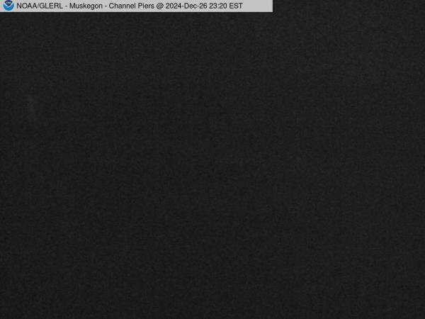 View of Muskegon Channel piers jutting out into Lake Michigan. // Image captured at: 2024-12-27 04:20:01 UTC (about 13 min. prior to this post) // Current Temp in Muskegon: 43.97 F | 6.65 C // Precip: mist // Wind: SE at 10.357 mph | 16.66 kph // Humidity: 95%