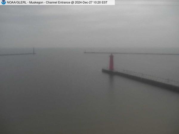 View of Muskegon breakwater in the distance, and the red South Lighthouse defining the entrance of the Muskegon Channel in the foreground. // Image captured at: 2024-12-27 15:20:01 UTC (about 13 min. prior to this post) // Current Temp in Muskegon: 41.99 F | 5.55 C // Precip: light rain // Wind: E at 11.498 mph | 18.50 kph // Humidity: 94%