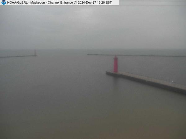 View of Muskegon breakwater in the distance, and the red South Lighthouse defining the entrance of the Muskegon Channel in the foreground. // Image captured at: 2024-12-27 20:20:01 UTC (about 13 min. prior to this post) // Current Temp in Muskegon: 45.64 F | 7.58 C // Precip: light rain // Wind: E at 11.498 mph | 18.50 kph // Humidity: 90%