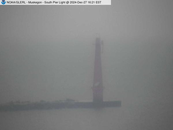 Telescopic view of the Muskegon Channel south Lighthouse. // Image captured at: 2024-12-27 21:21:01 UTC (about 12 min. prior to this post) // Current Temp in Muskegon: 45.33 F | 7.41 C // Precip: mist // Wind: ESE at 10.357 mph | 16.66 kph // Humidity: 94%