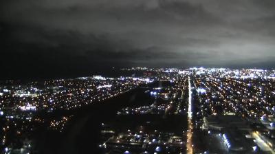 Rotating view of Milwaukee and Lake Michigan located north of downtown Milwaukee along the Milwaukee River. // Image captured at: 2024-12-28 12:21:55 UTC (about 11 min. prior to this post) // Current Temp in Milwaukee: 45.77 F | 7.65 C // Precip: overcast clouds // Wind: SW at 17.739 mph | 28.54 kph // Humidity: 82%