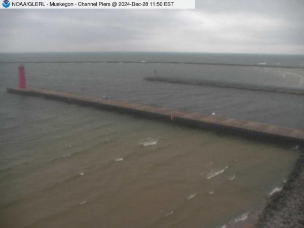 View of Muskegon Channel piers jutting out into Lake Michigan. // Image captured at: 2024-12-28 16:50:01 UTC (about 13 min. prior to this post) // Current Temp in Muskegon: 46.45 F | 8.03 C // Precip: broken clouds // Wind: ESE at 7.001 mph | 11.26 kph // Humidity: 80%