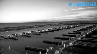 Rotating view of Harbor Center Marina along Lake Michigan. // Image captured at: 2024-12-28 21:43:44 UTC (about 19 min. prior to this post) // Current Temp in Sheboygan: 46.81 F | 8.23 C // Precip: clear sky // Wind: WSW at 11.498 mph | 18.50 kph // Humidity: 77%