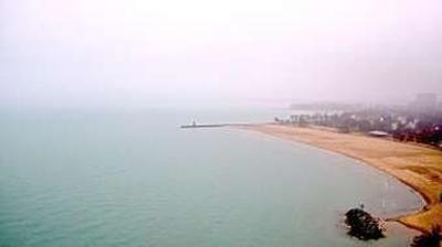 Webcam on a lakeshore highrise in Edgewater looking south over Osterman Beach and Chicago loop in distance. // Image captured at: 2024-12-29 14:28:07 UTC (about 5 min. prior to this post) // Current Temp in Chicago: 43.35 F | 6.31 C // Precip: moderate rain // Wind: ENE at 2.997 mph | 4.82 kph // Humidity: 94%