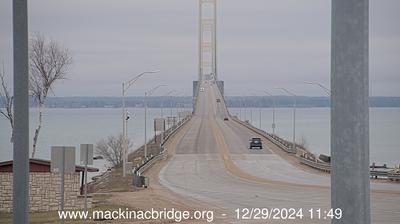 Southwestern view of the Mackinac Bridge traversing the Straits of Mackinac. // Image captured at: 2024-12-29 16:49:36 UTC (about 13 min. prior to this post) // Current Temp in St. Ignace: 40.28 F | 4.60 C // Precip: overcast clouds // Wind: ENE at 6.576 mph | 10.58 kph // Humidity: 99%