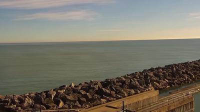 Rotating view of Southport Marina in Kenosha, with Lake Michigan in the background. // Image captured at: 2024-12-30 19:21:12 UTC (about 11 min. prior to this post) // Current Temp in Kenosha: 48.43 F | 9.13 C // Precip: clear sky // Wind: WSW at 10.357 mph | 16.66 kph // Humidity: 57%